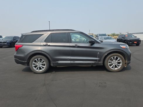 Used 2020 Ford Explorer XLT w/ Equipment Group 202A AWD/4WD image 9