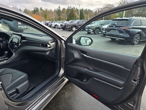 Used 2024 Toyota Camry SE image 40
