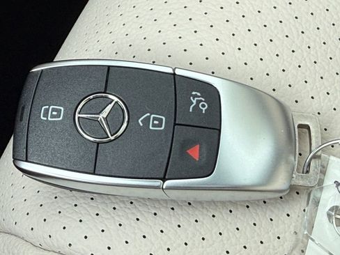 Used 2025 Mercedes-Benz GLS 450 4MATIC image 34