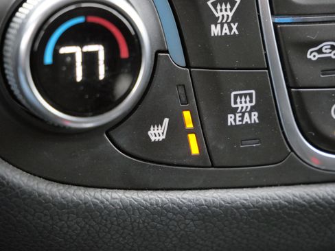 Used 2018 Chevrolet Equinox LT image 29