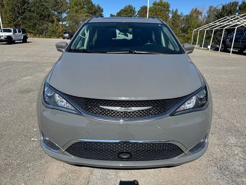 Used 2020 Chrysler Pacifica Touring-L Plus w/ Tire & Wheel Group image 8