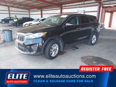 Used 2019 Kia Sorento LX image 3