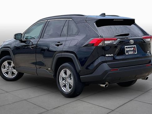 Used 2025 Toyota RAV4 XLE AWD/4WD image 12