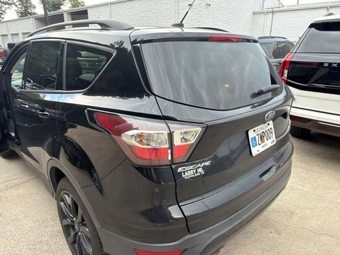 Used 2017 Ford Escape SE w/ SE Sport Appearance Package FWD image 28