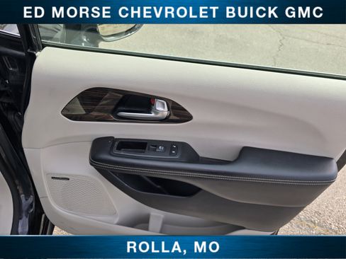 Used 2022 Chrysler Pacifica Limited w/ Uconnect Theater Family Group AWD/4WD image 19
