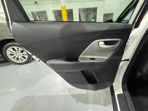 Used 2019 Kia Niro LX image 28
