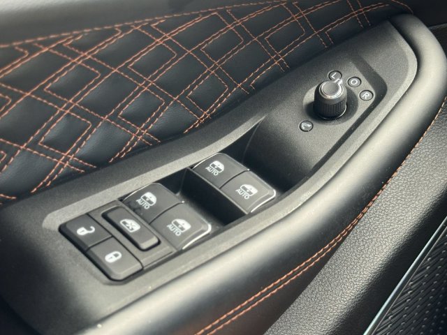 Used 2025 Jeep Grand Cherokee Summit w/ Obsidian Package AWD/4WD image 24