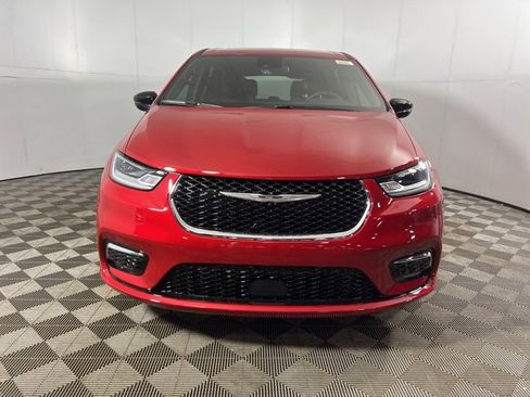 New 2026 Chrysler Pacifica Select image 2