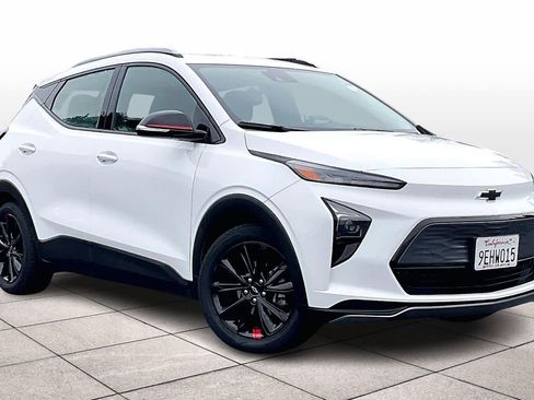 Used 2023 Chevrolet Bolt EUV LT w/ Convenience Package image 2