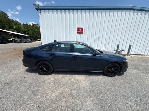 Used 2025 Honda Accord SE image 9