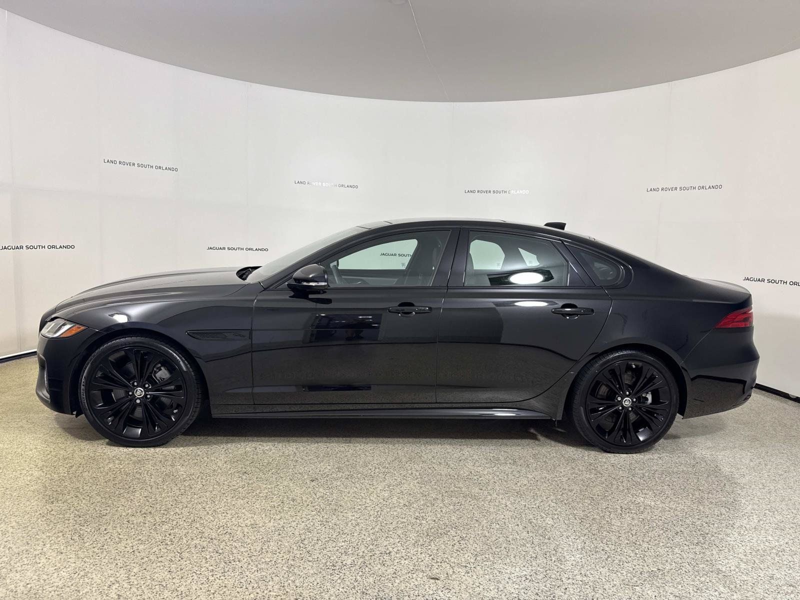 Certified 2024 Jaguar XF R-Dynamic SE AWD/4WD image 2