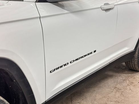 New 2026 Jeep Grand Cherokee Altitude AWD/4WD image 16