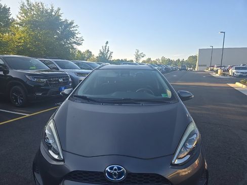 Used 2018 Toyota Prius C Two w/ Carpet Mat Package FWD image 2