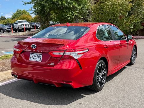 Used 2020 Toyota Camry SE FWD image 7