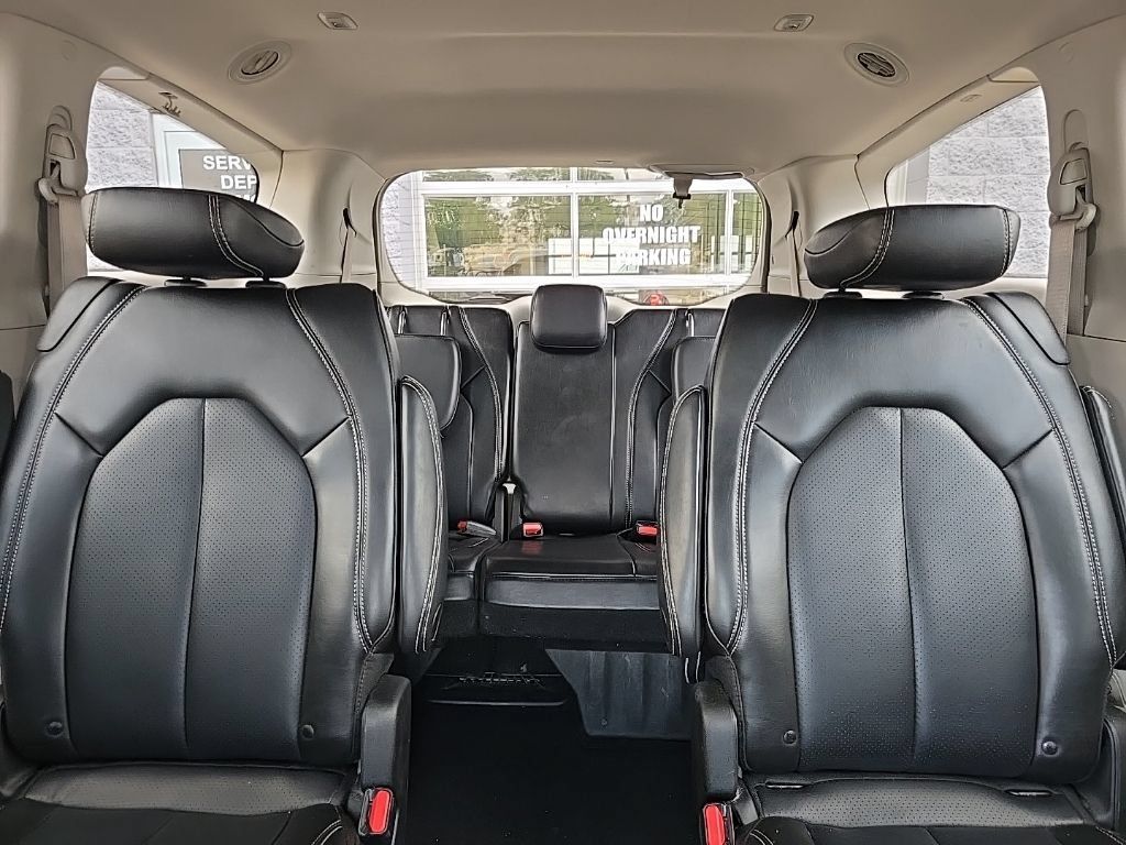 Used 2023 Chrysler Pacifica Touring-L FWD image 26