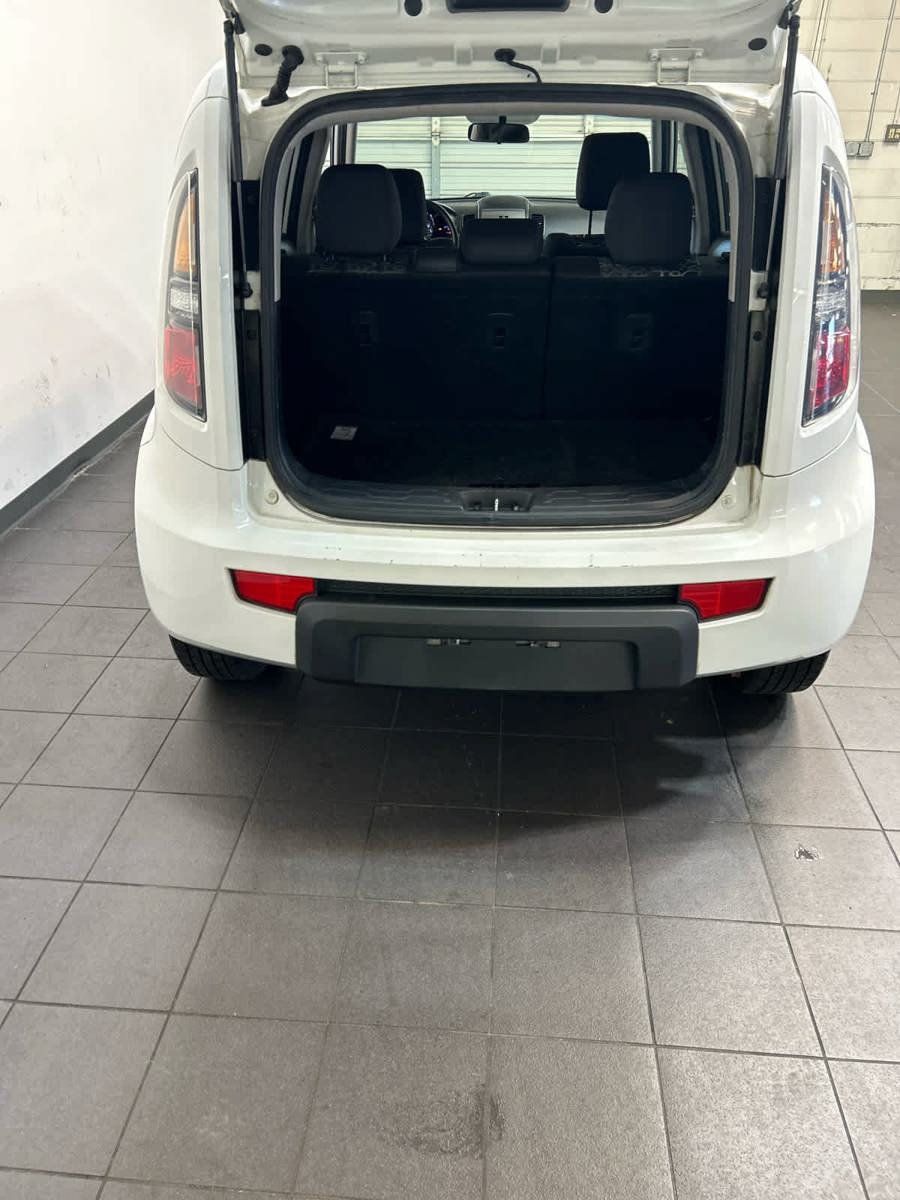 Used 2011 Kia Soul + w/ Audio Pkg FWD image 10