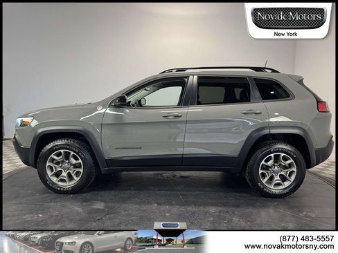 Used 2022 Jeep Cherokee Trailhawk w/ Premium Leather Package AWD/4WD image 5