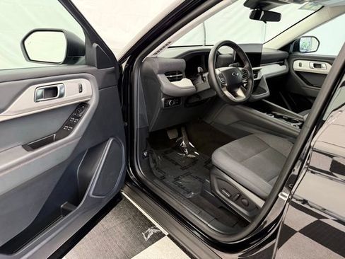 Used 2025 Ford Explorer Active AWD/4WD image 33