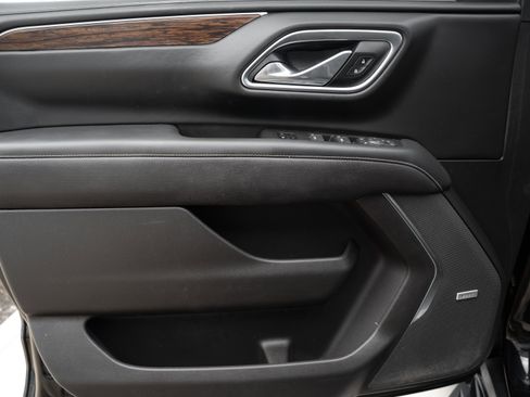 Used 2021 Chevrolet Tahoe Premier AWD/4WD image 17