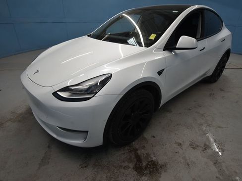 Used 2020 Tesla Model Y Performance image 25