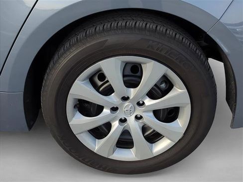 Used 2022 Toyota Corolla LE image 6