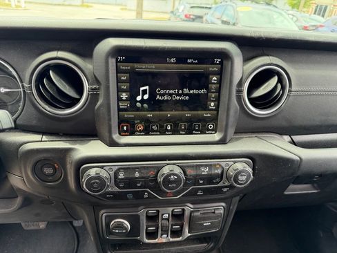 Used 2023 Jeep Wrangler Unlimited Sahara w/ Cold Weather Group AWD/4WD image 27