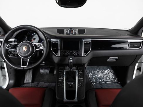 Used 2016 Porsche Macan S w/ Infotainment Package image 31