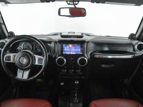 Used 2013 Jeep Wrangler Unlimited Rubicon image 11