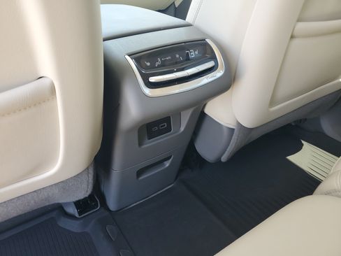 Used 2024 Cadillac XT6 Premium Luxury FWD image 15