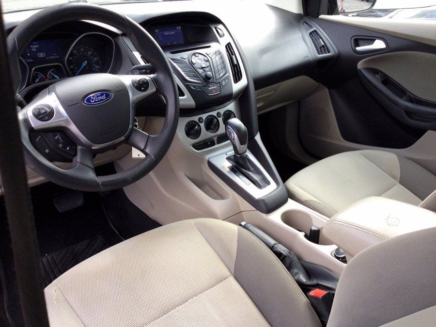 Used 2014 Ford Focus SE FWD image 16