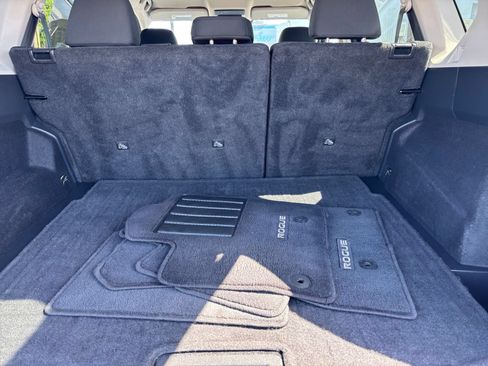 Used 2025 Nissan Rogue SV FWD image 33