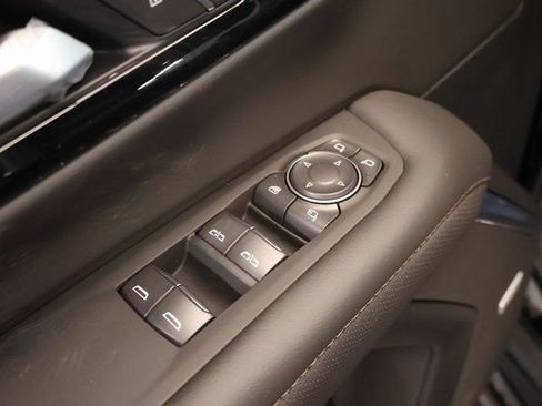 New 2026 Chevrolet Suburban High Country AWD/4WD image 11