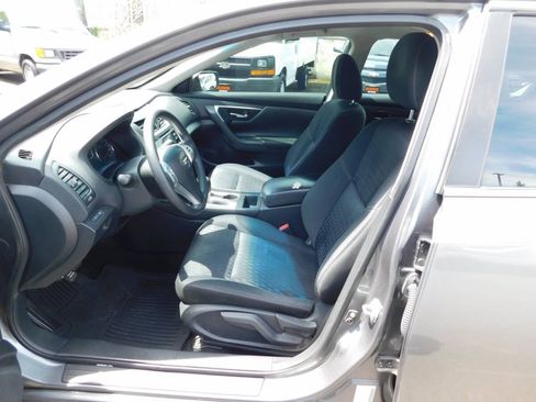 Used 2017 Nissan Altima 2.5 S FWD image 6