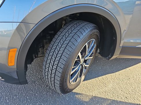 Used 2020 Volkswagen Tiguan SE image 34