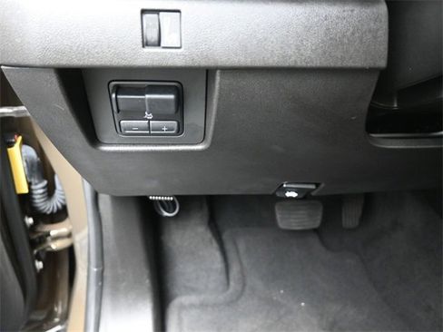 Used 2024 Chevrolet Colorado LT w/ LT Convenience Package III image 16