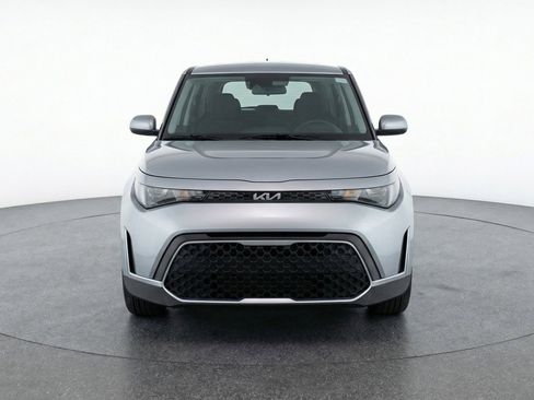 Used 2025 Kia Soul LX w/ LX Technology Package image 2