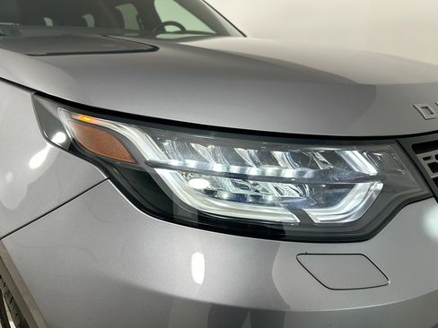 Used 2020 Land Rover Discovery SE image 10