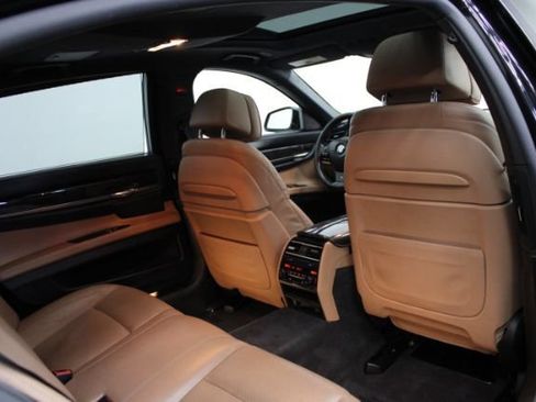 Used 2015 BMW 750Li xDrive AWD/4WD image 33