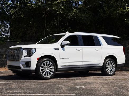 Used 2023 GMC Yukon XL Denali AWD/4WD image 11