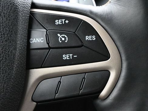 Used 2017 Jeep Grand Cherokee Limited AWD/4WD image 7