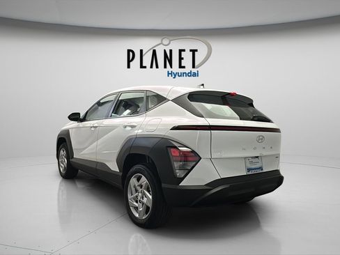 Certified 2025 Hyundai Kona SE image 6