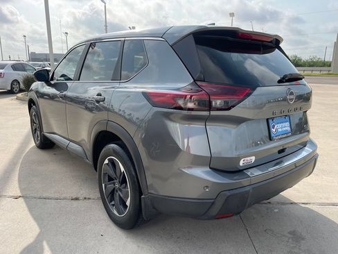 Certified 2024 Nissan Rogue SV FWD image 5