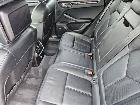 Certified 2021 Porsche Macan AWD/4WD image 28