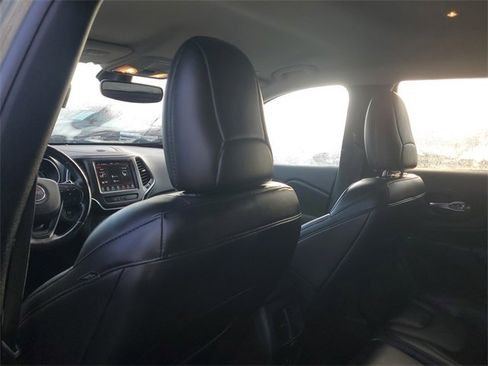 Used 2021 Jeep Cherokee Trailhawk w/ Comfort & Convenience Group image 11