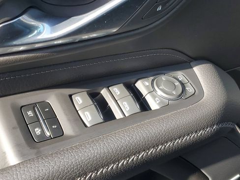 Used 2024 GMC Yukon Denali AWD/4WD image 19