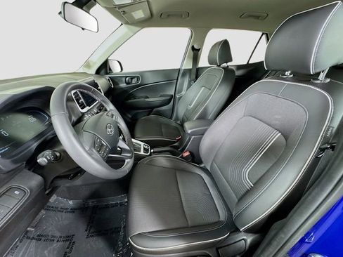 Certified 2024 Hyundai Venue Limited image 17