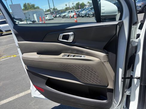 Used 2026 Kia Carnival FWD image 18