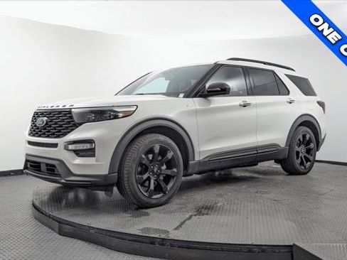 Used 2023 Ford Explorer ST-Line w/ Class IV Trailer Tow Package RWD image 2