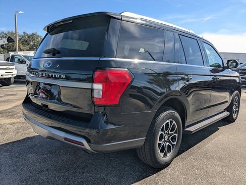 Used 2024 Ford Expedition XLT image 5