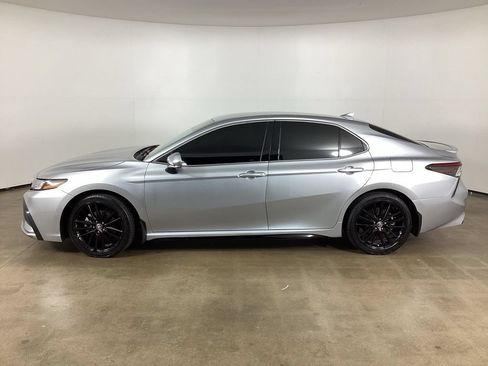 Used 2022 Toyota Camry XSE FWD image 10